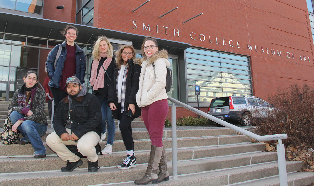 HCC students gather outside the Smith College Museum of Art.