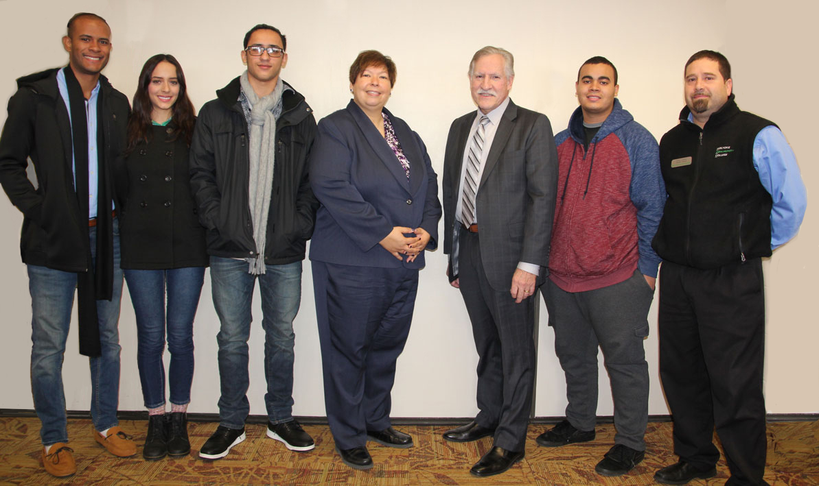 President Royal and students at DHE tuition announcement