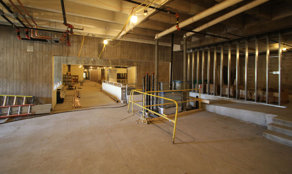 Dining area looking back toward Food Court.