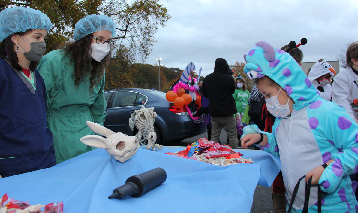 HCC Veterinary program hands out treats at HCC 