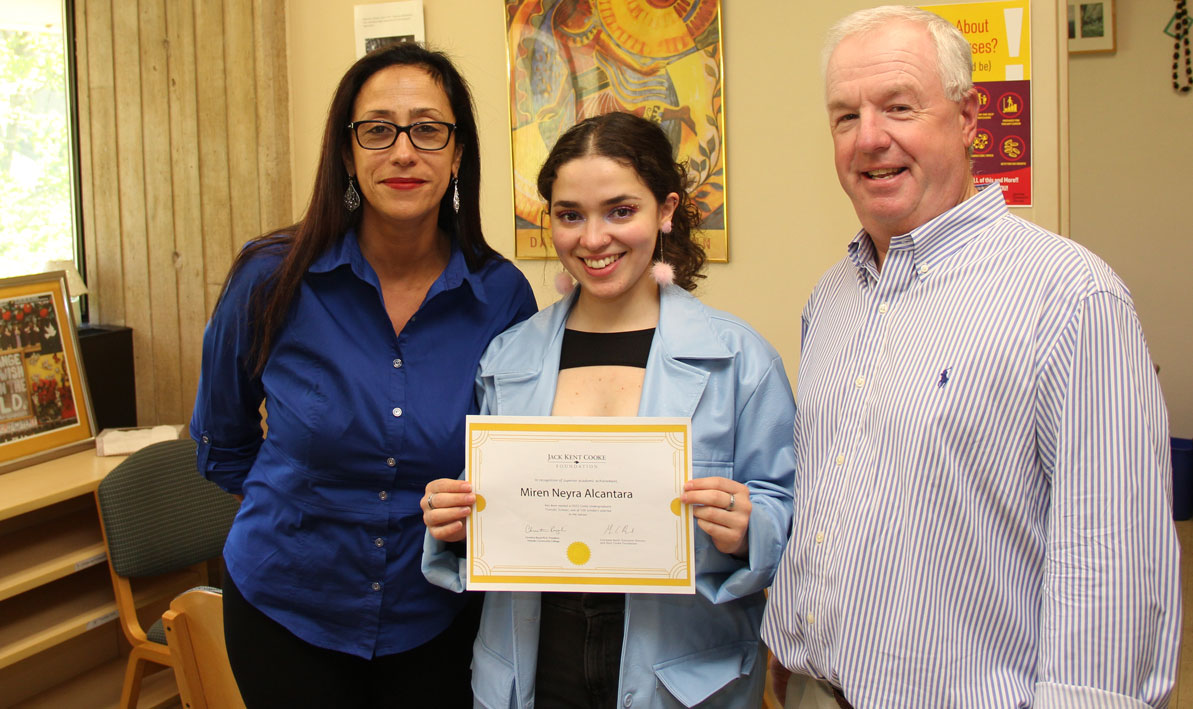 Irma Medina, Miren Alcántara, Mark Broadbent