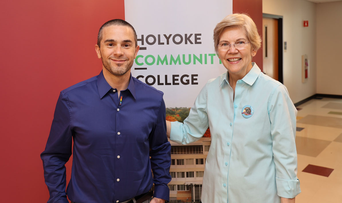 HCC alum Jeffery Anderson-Burgos visits with Sen. Elizabeth Warren before  her town hall forum at HCC.