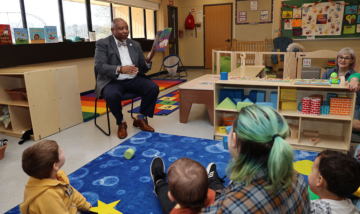 President GeorgeTimmons read to children in HCC's Itsy Bitsy Child Watch Center. 