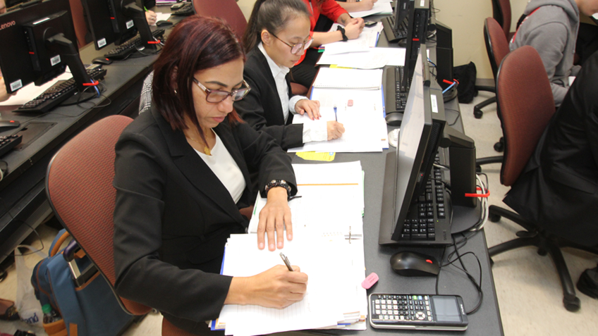 An HCC student works at a computer lab desk